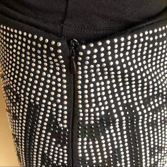 Forever 21 Embellished Mini Skirt. Side-zip with hook & eye. Black, gold, silver - Picture 6 of 8